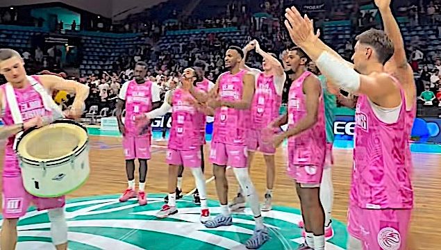 BALLE ORANGE – Première pour l’Élan Béarnais. Basket Landes : 5 sur 5